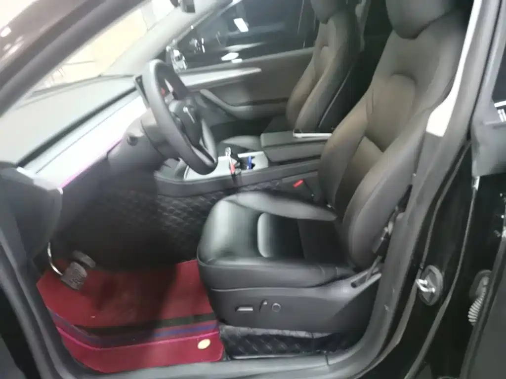 Tesla Model Y — миниатюра 15