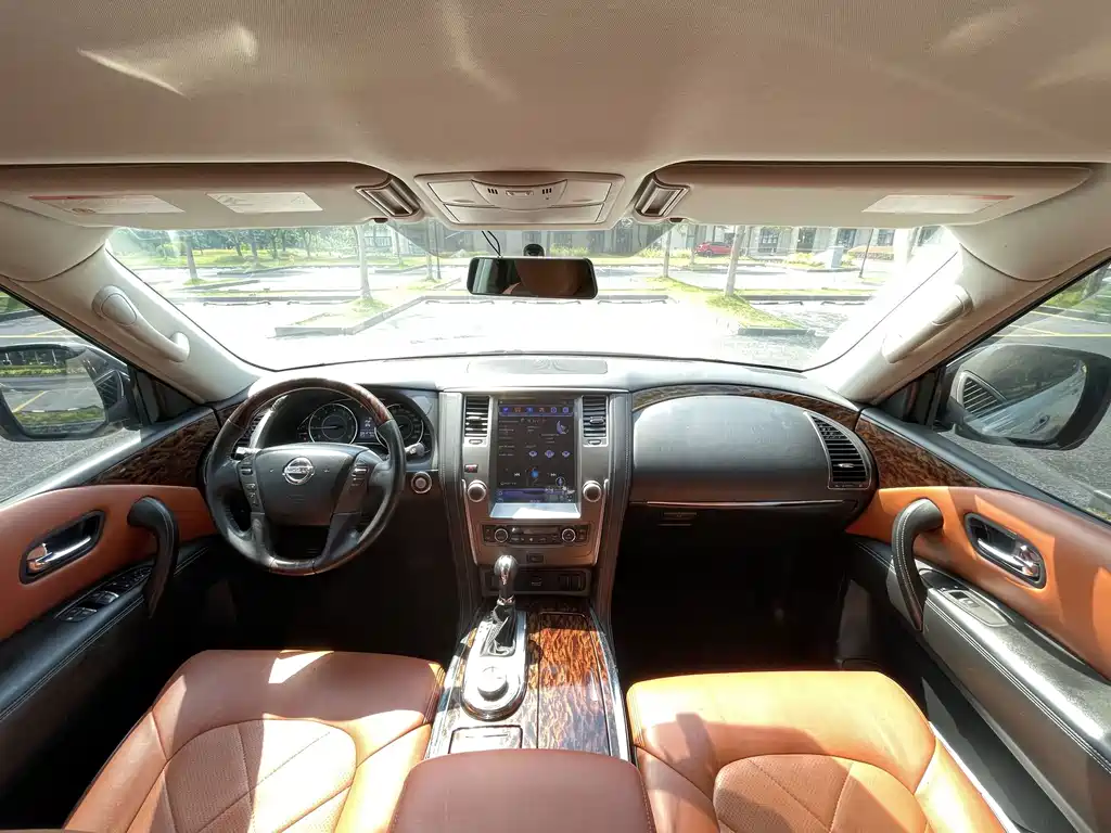 Nissan Patrol — миниатюра 16
