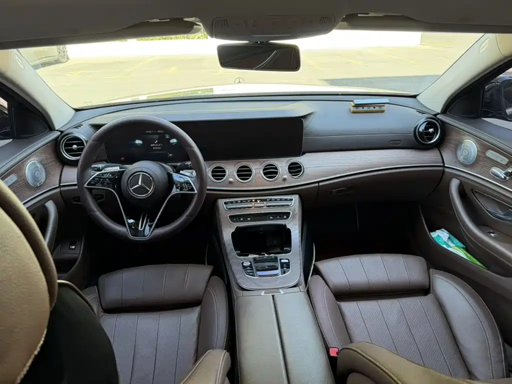 Mercedes-Benz E-Class — миниатюра 9