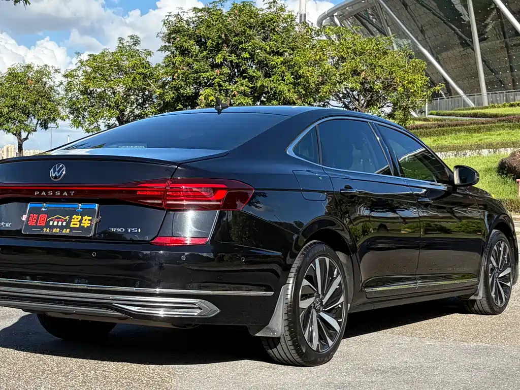 Volkswagen Passat 2022 330TSI Luxury