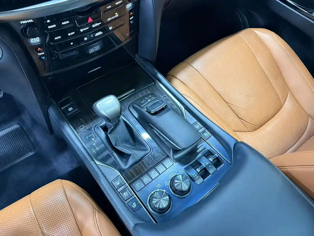 Lexus LX — миниатюра 22