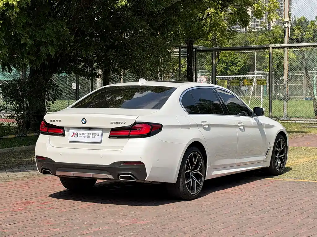 BMW 5 Series — миниатюра 7