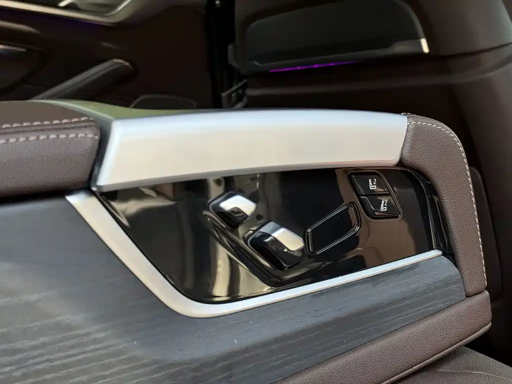 BMW 5 Series — миниатюра 22