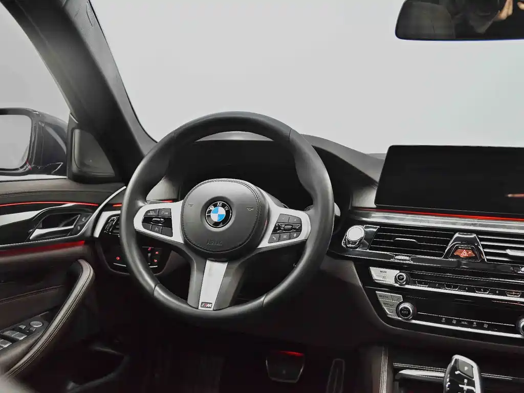 BMW 5 Series — миниатюра 21