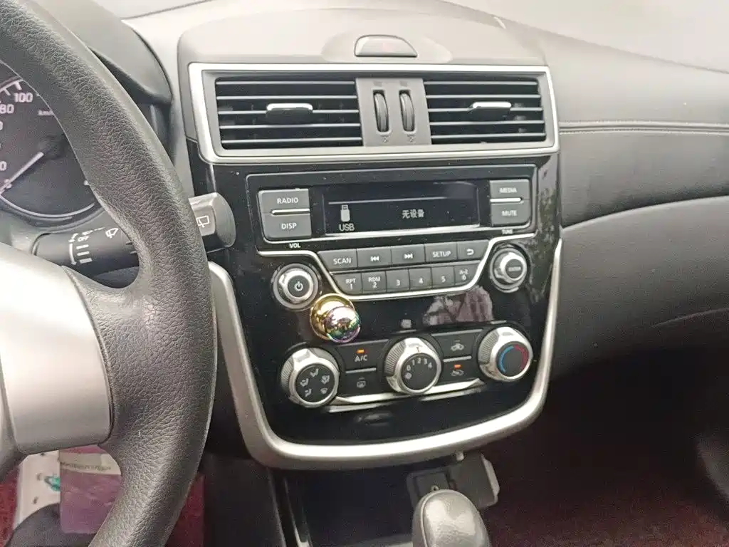 Nissan Tiida — миниатюра 6