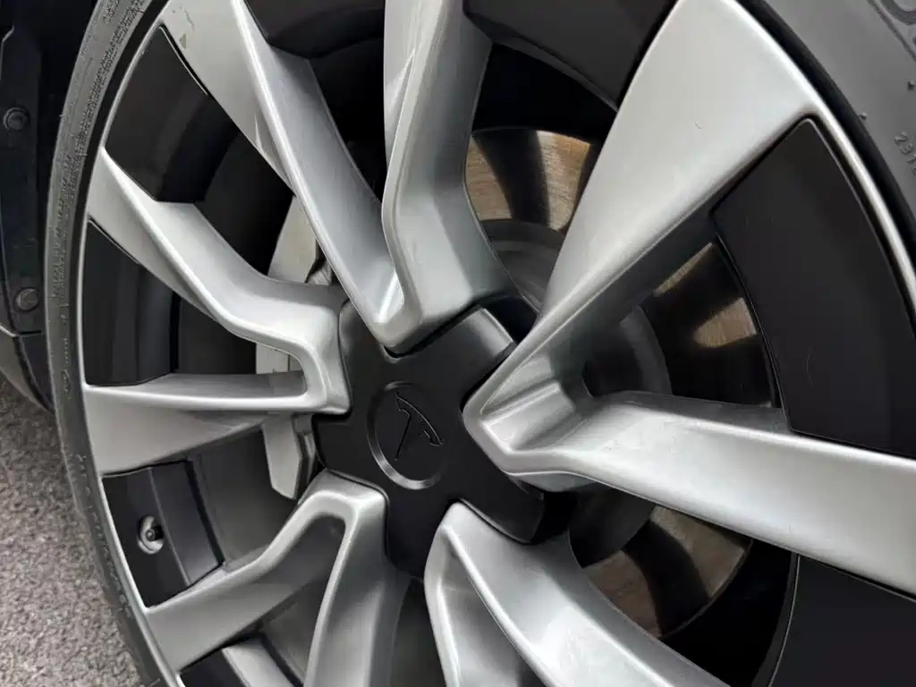 Tesla Model 3 — миниатюра 16