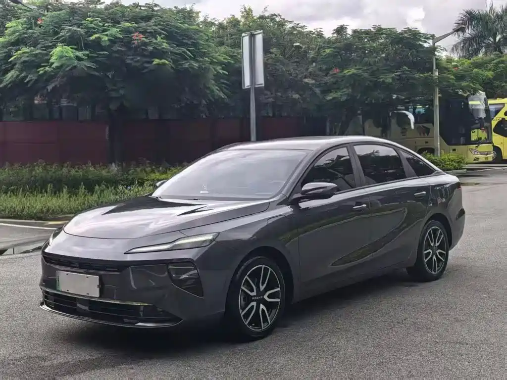 Roewe Young Wai D6 — миниатюра 2