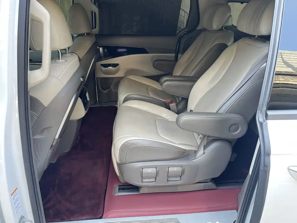 Kia Carnival — миниатюра 13