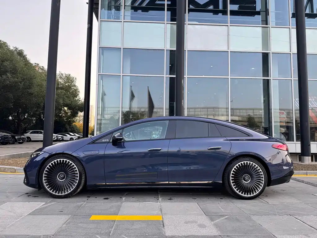 MERCEDES-BENZ EQS AMG