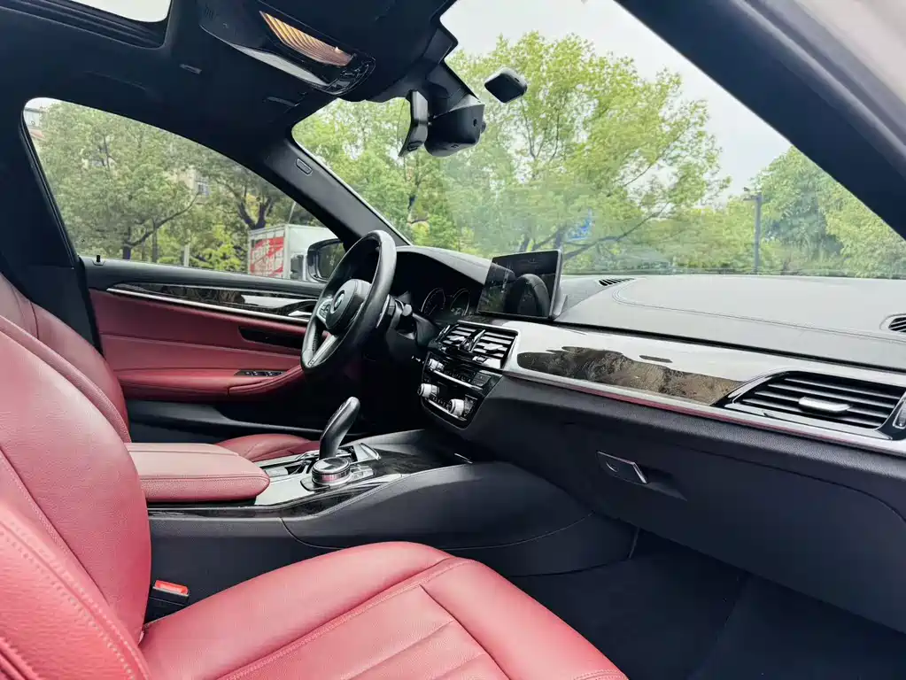 BMW 5 Series — миниатюра 11