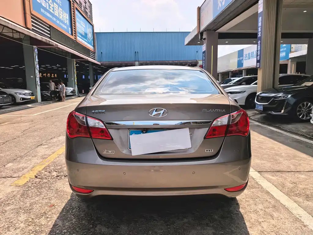 Hyundai Elantra — миниатюра 10