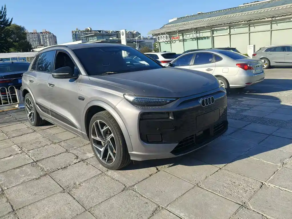 Audi Q6L e-tron — миниатюра 6