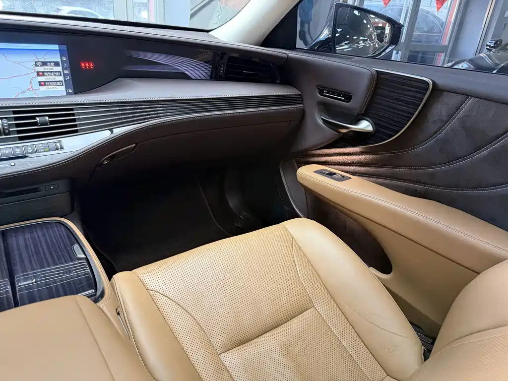 Lexus LS — миниатюра 21