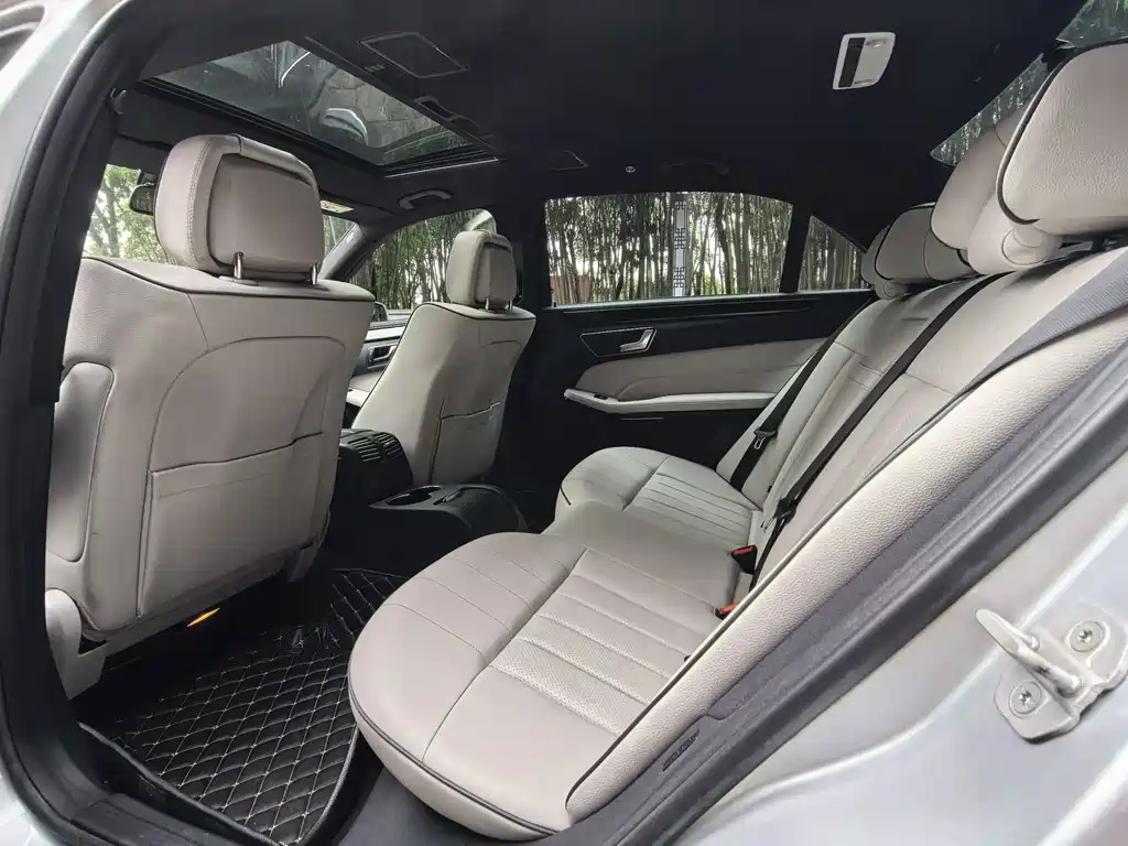 Mercedes-Benz E-Class — миниатюра 14