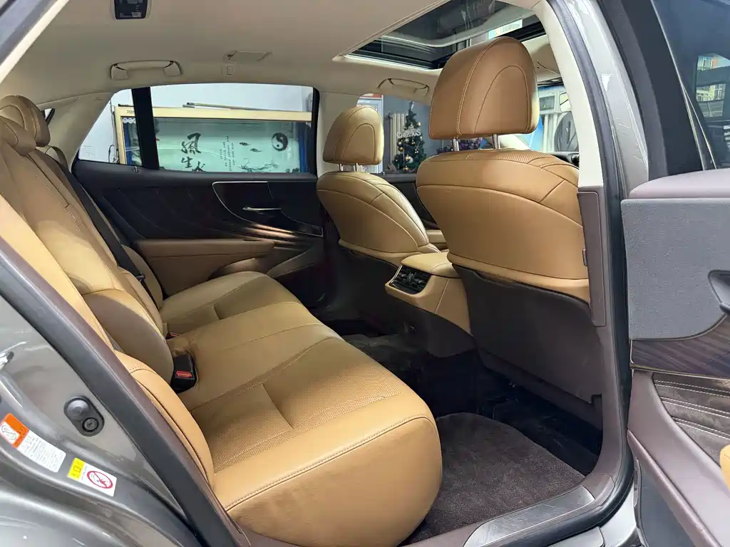 Lexus LS — миниатюра 26