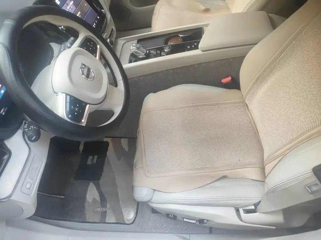 Volvo XC60 PHEV — миниатюра 16