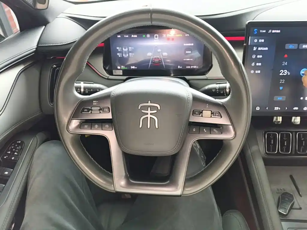 BYD L EV — миниатюра 11