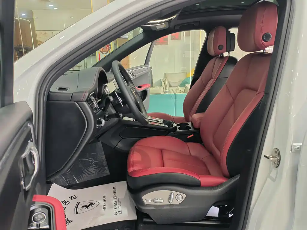 Porsche Macan — миниатюра 3