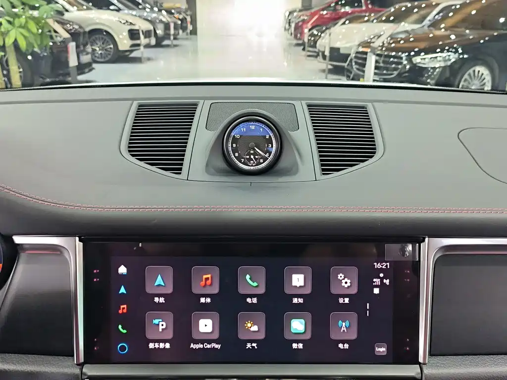 Porsche Macan — миниатюра 13