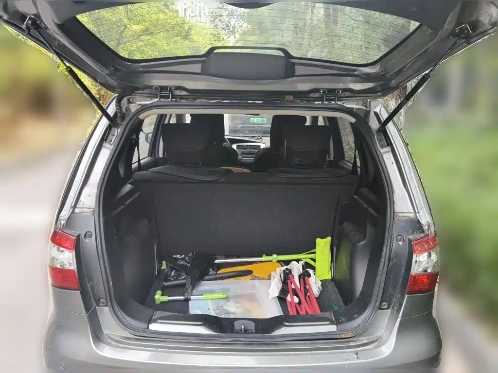 Nissan Livina — миниатюра 10