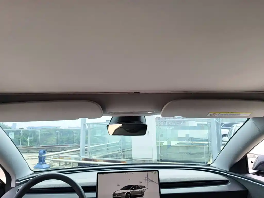 Tesla Model 3 — миниатюра 18