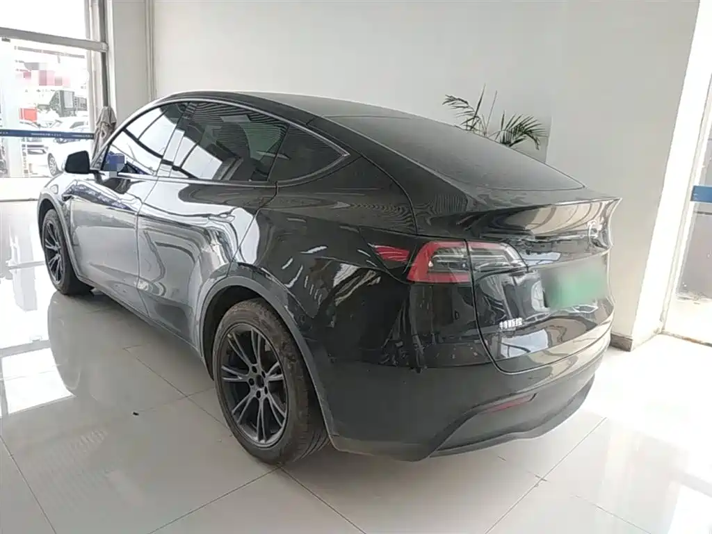 Tesla Model Y 2023 RWD Drive Dynamic Edition