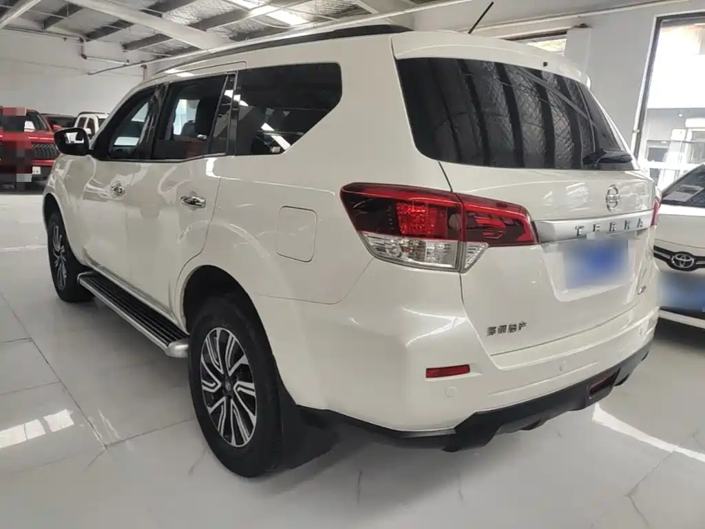 Nissan Terra — миниатюра 5