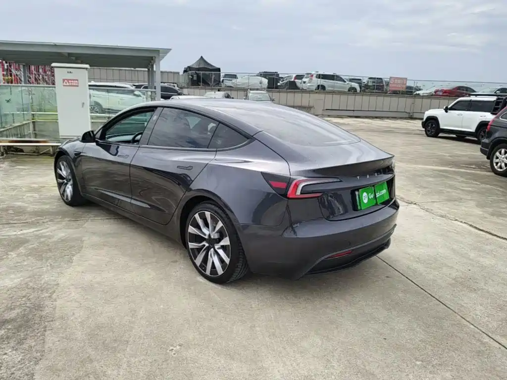 Tesla Model 3 — миниатюра 5