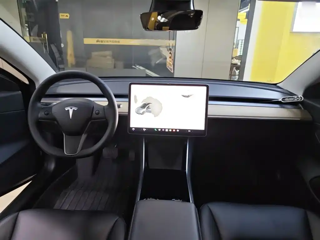 Tesla Model 3 — миниатюра 10