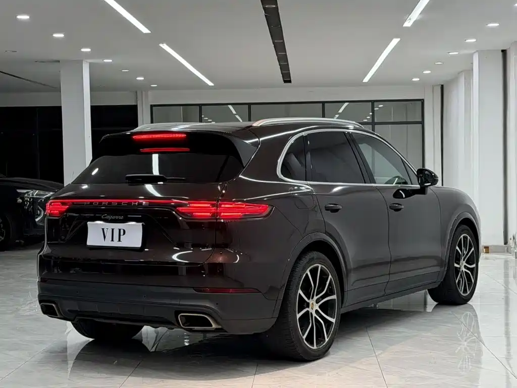 Porsche Cayenne — миниатюра 7