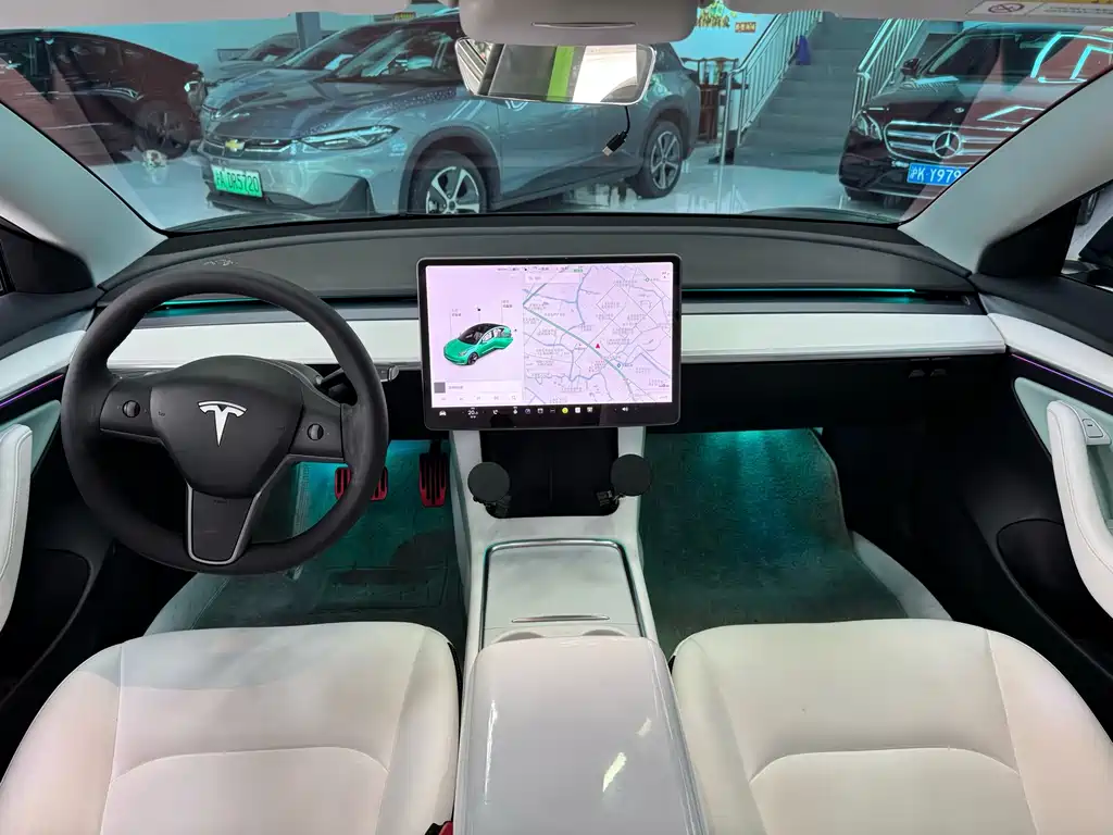 Tesla Model 3 — миниатюра 5