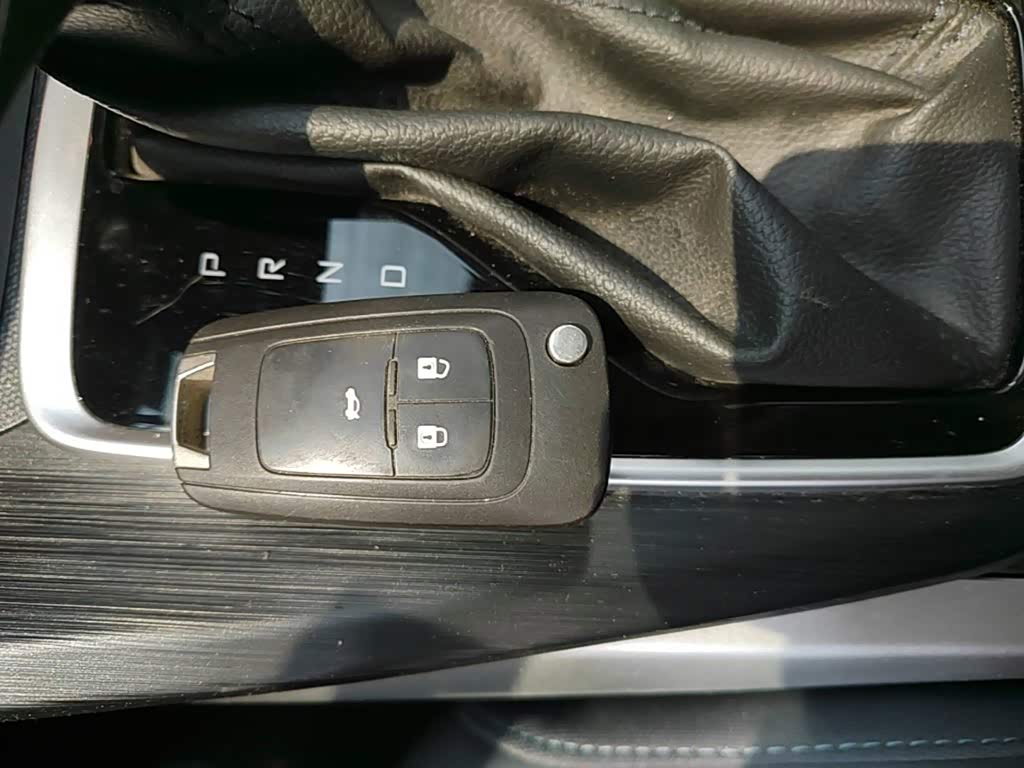 Chevrolet Monza 1.5 л 2022 г. Серебристо-серый, пробег 27599 км