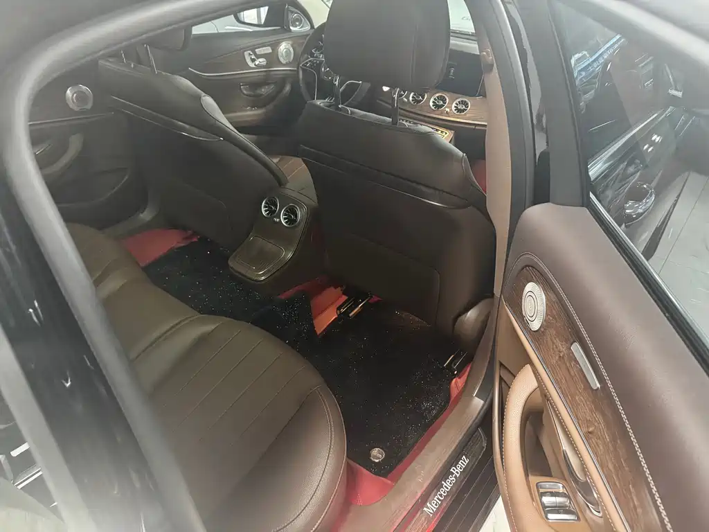 Mercedes-Benz E-Class — миниатюра 10