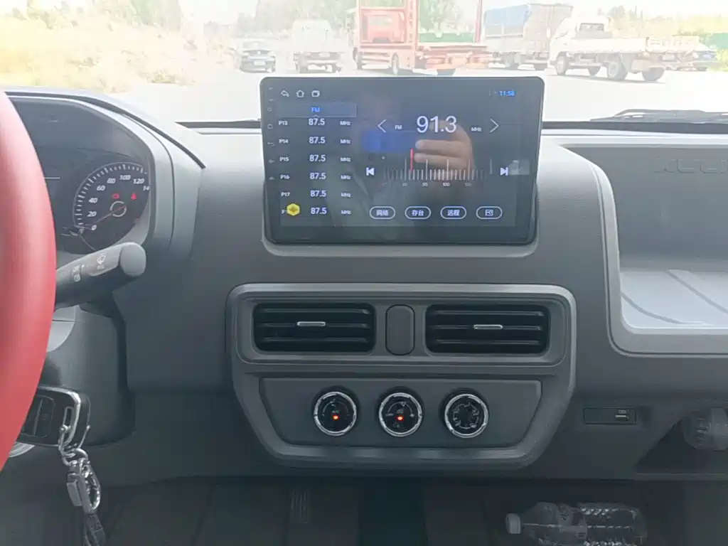 Wuling Yangguang — миниатюра 13
