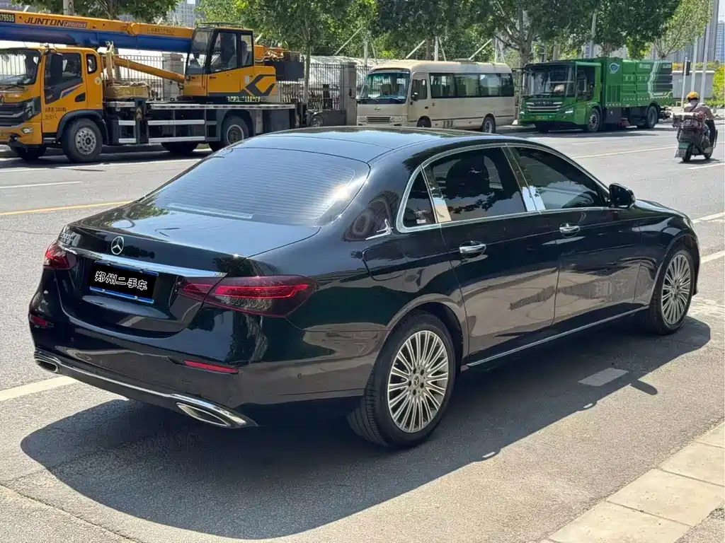 Mercedes-Benz E-Class — миниатюра 7