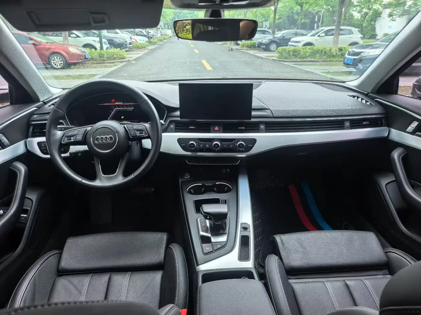 Audi A4L 2024 Silver/gray из Китая