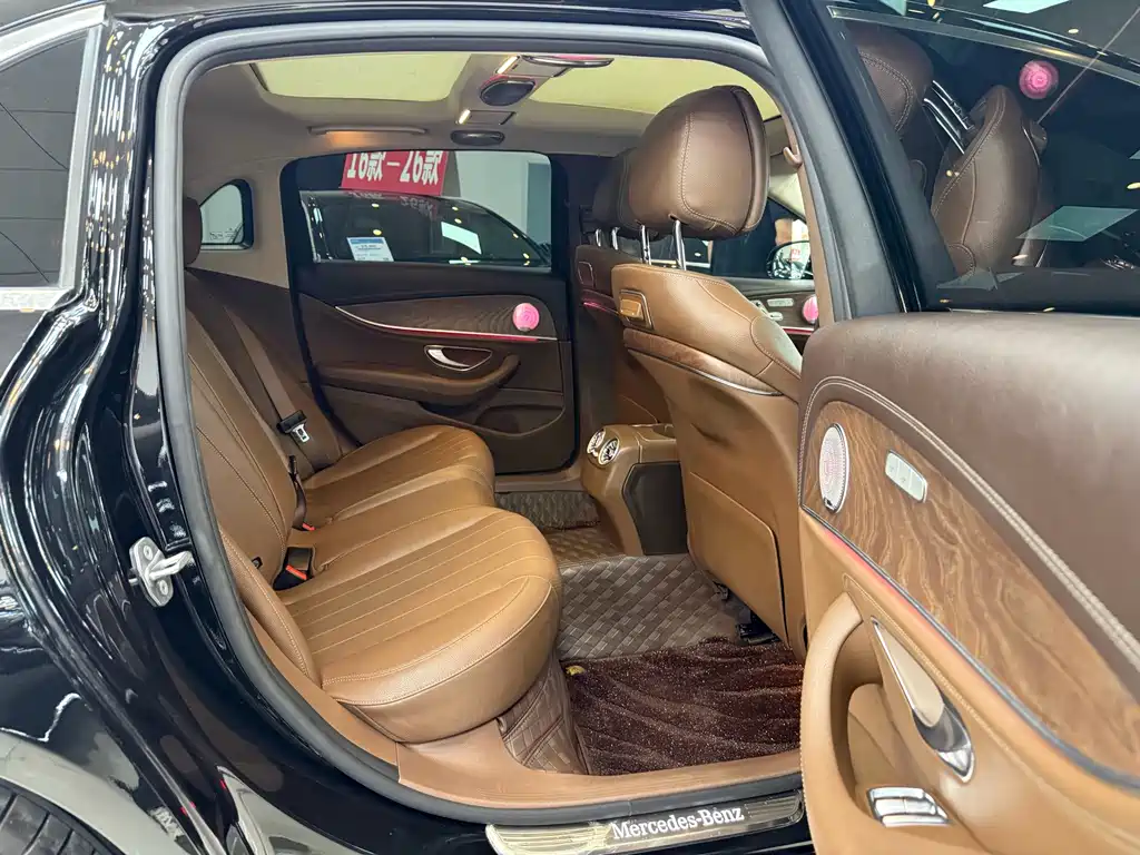 Mercedes-Benz E-Class — миниатюра 13