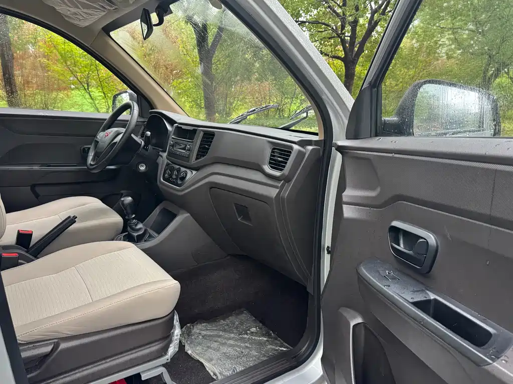 Wuling Hongguang V — миниатюра 12