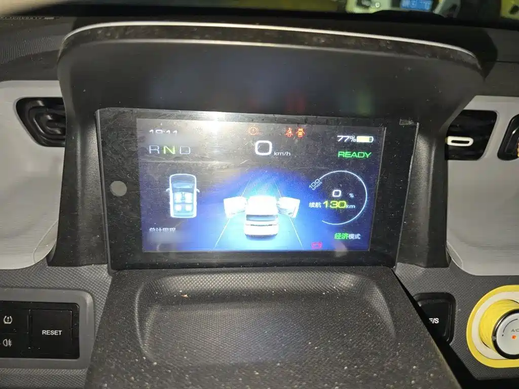 Wuling MINIEV — миниатюра 4