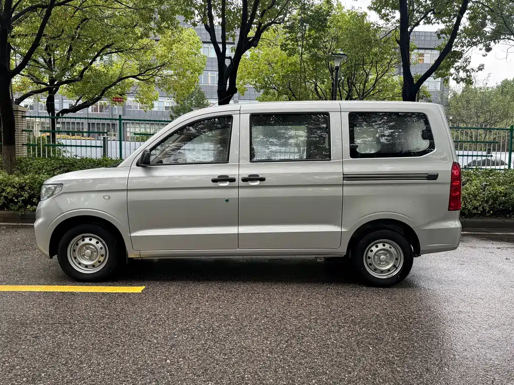 Wuling Hongguang V — миниатюра 3