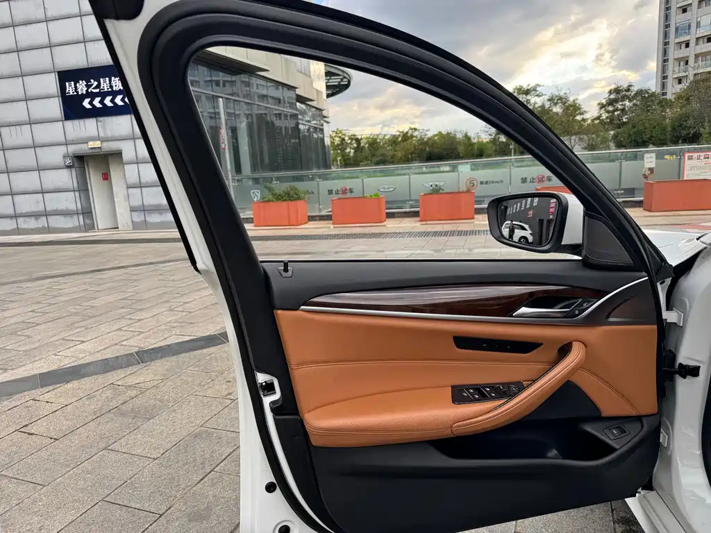BMW 5 Series — миниатюра 20