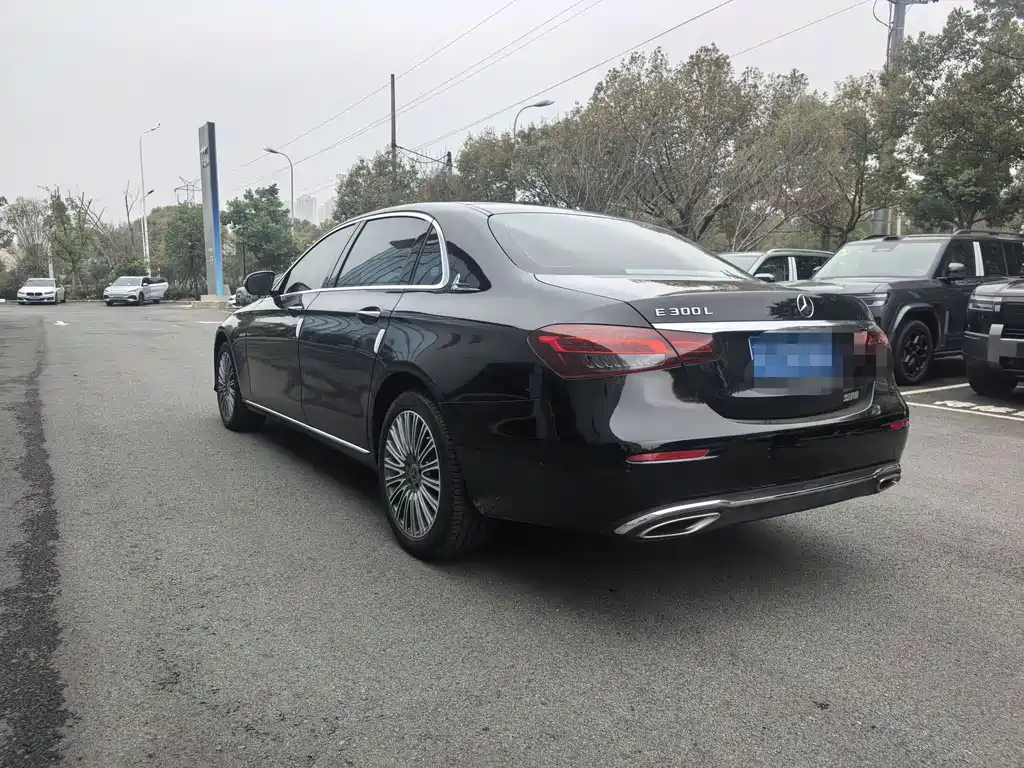 Mercedes-Benz E-Class - фото 13