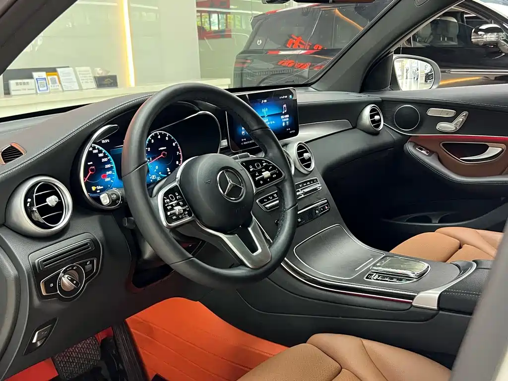 Mercedes-Benz GLC 2022 GLC 300 4MATIC SUV
