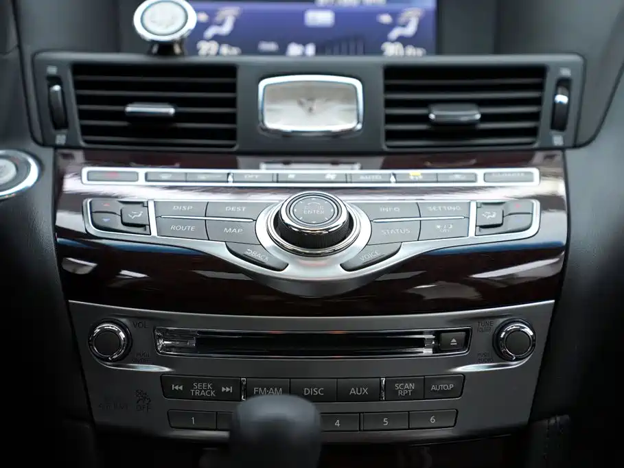 Infiniti Q70 — миниатюра 12
