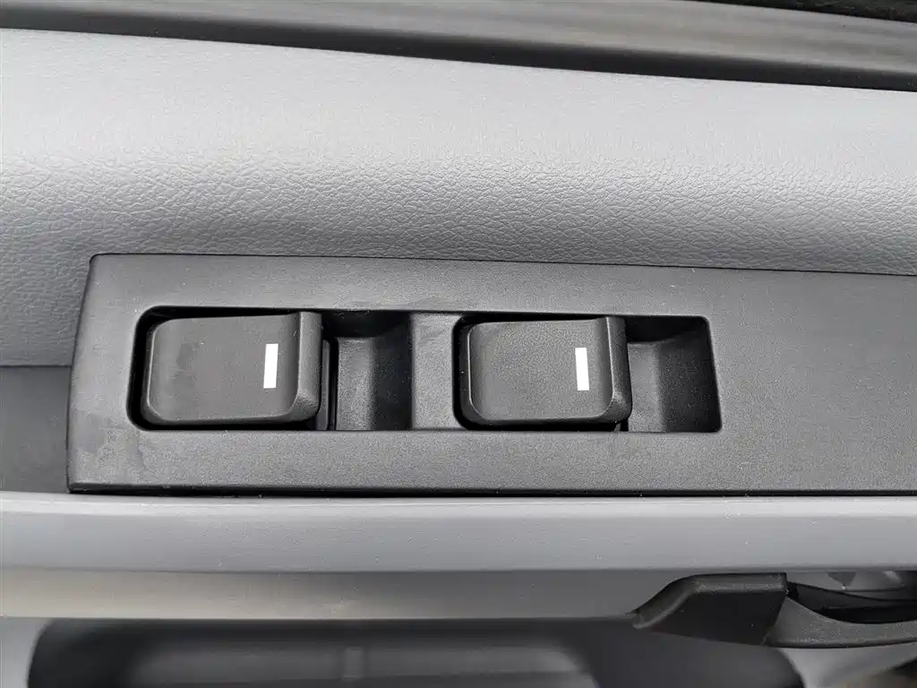 Maxus V80 2023 2.0T MT 3 мест