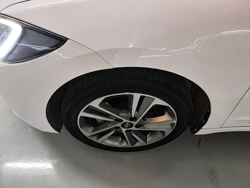 Hyundai Elantra — миниатюра 23