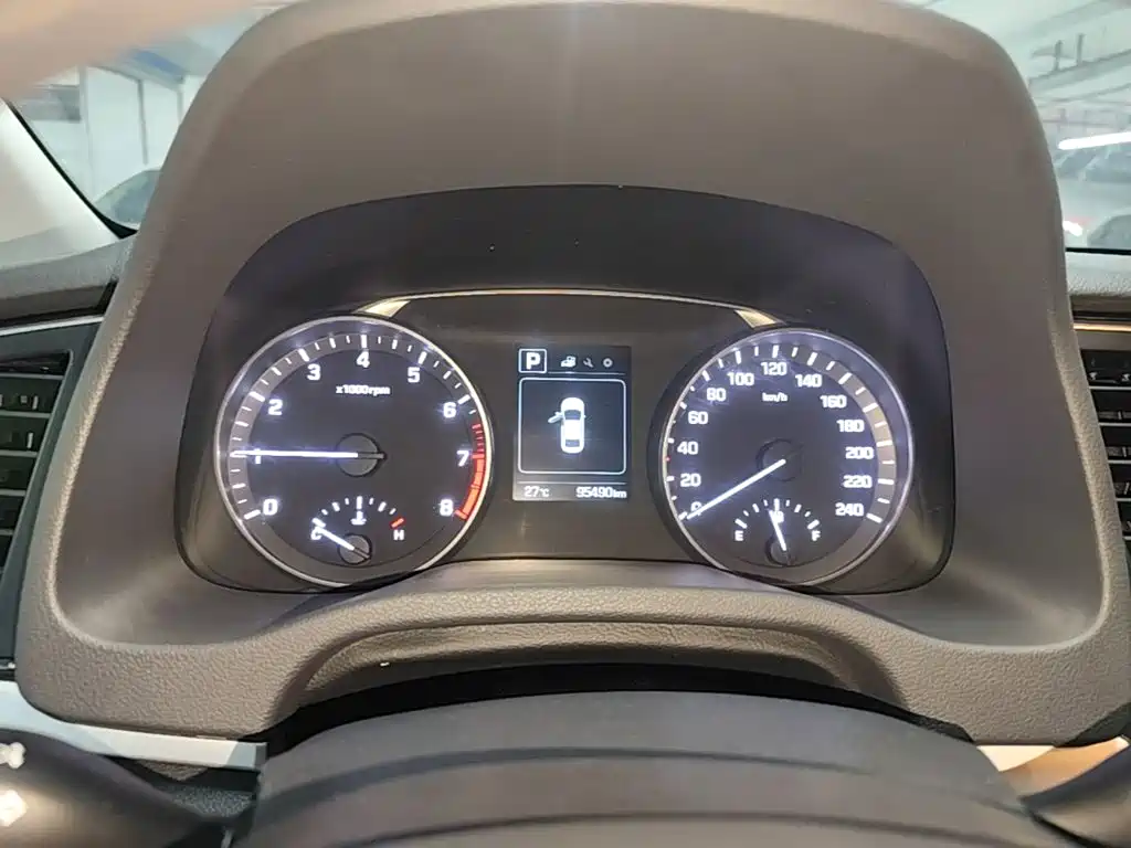 Hyundai Elantra — миниатюра 12