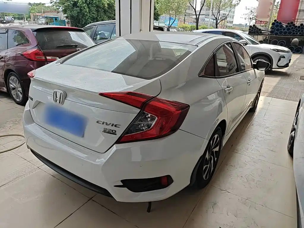 Honda Civic — миниатюра 7
