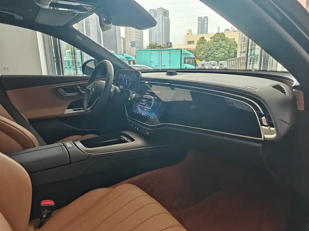 Mercedes-Benz E-Class — миниатюра 14