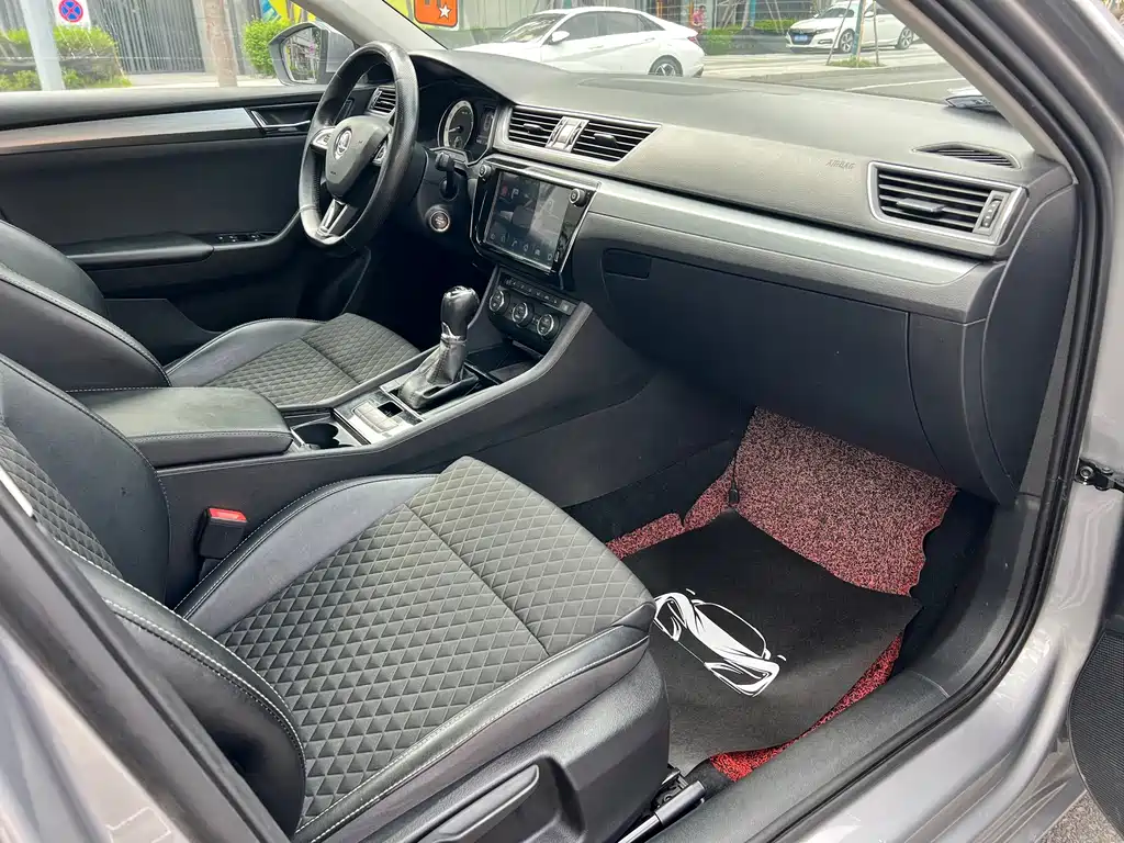 Skoda Superb — миниатюра 11